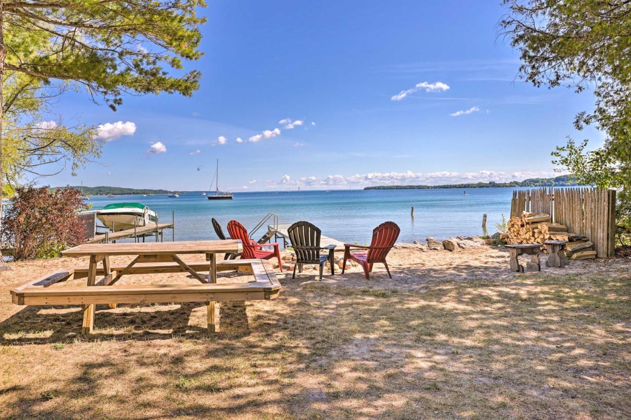Quaint Studio With Shared Beach Walk To Suttons Bay Eksteriør billede