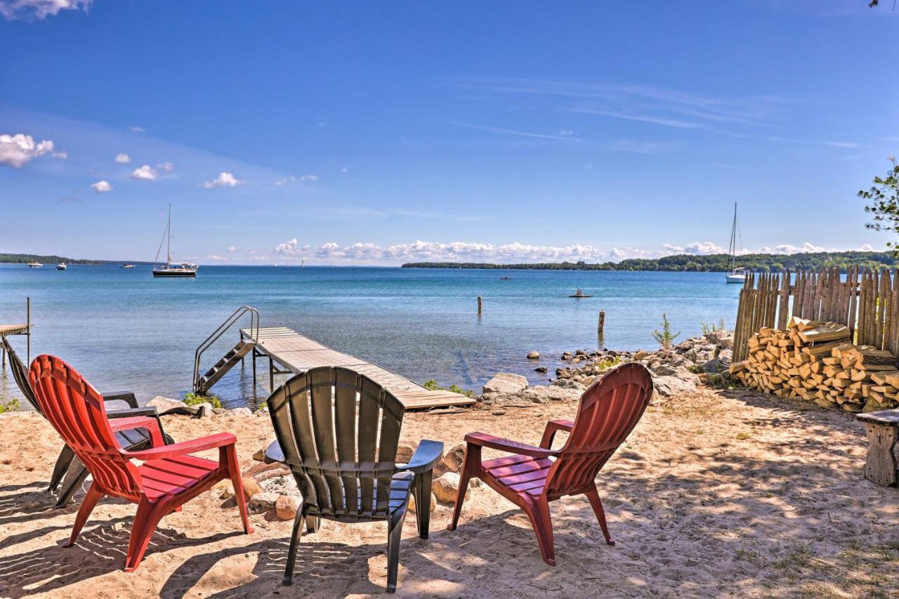 Quaint Studio With Shared Beach Walk To Suttons Bay Eksteriør billede